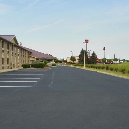 Royalton Inn & Suites Upper Sandusky Exterior photo