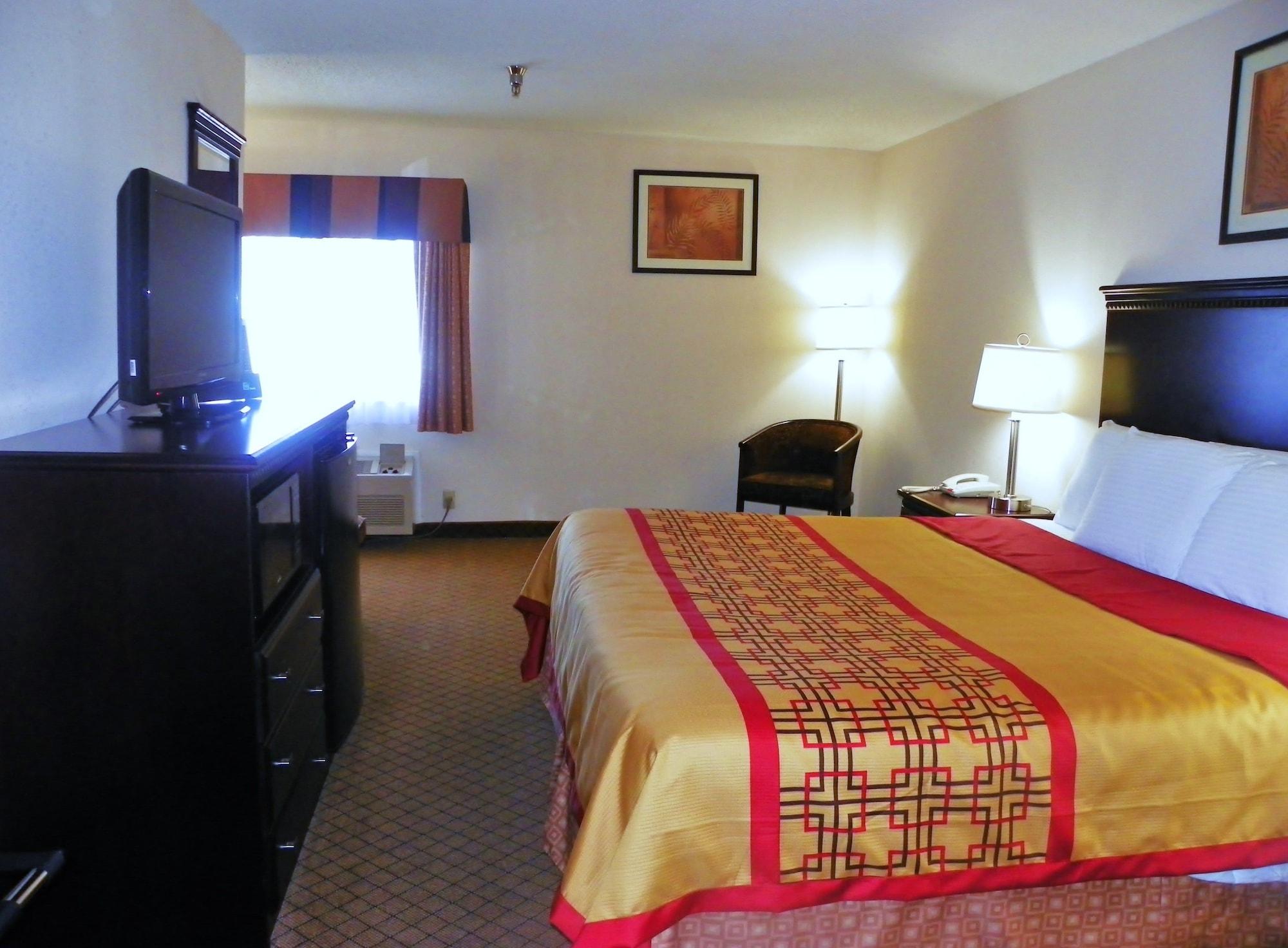 Royalton Inn & Suites Upper Sandusky Exterior photo
