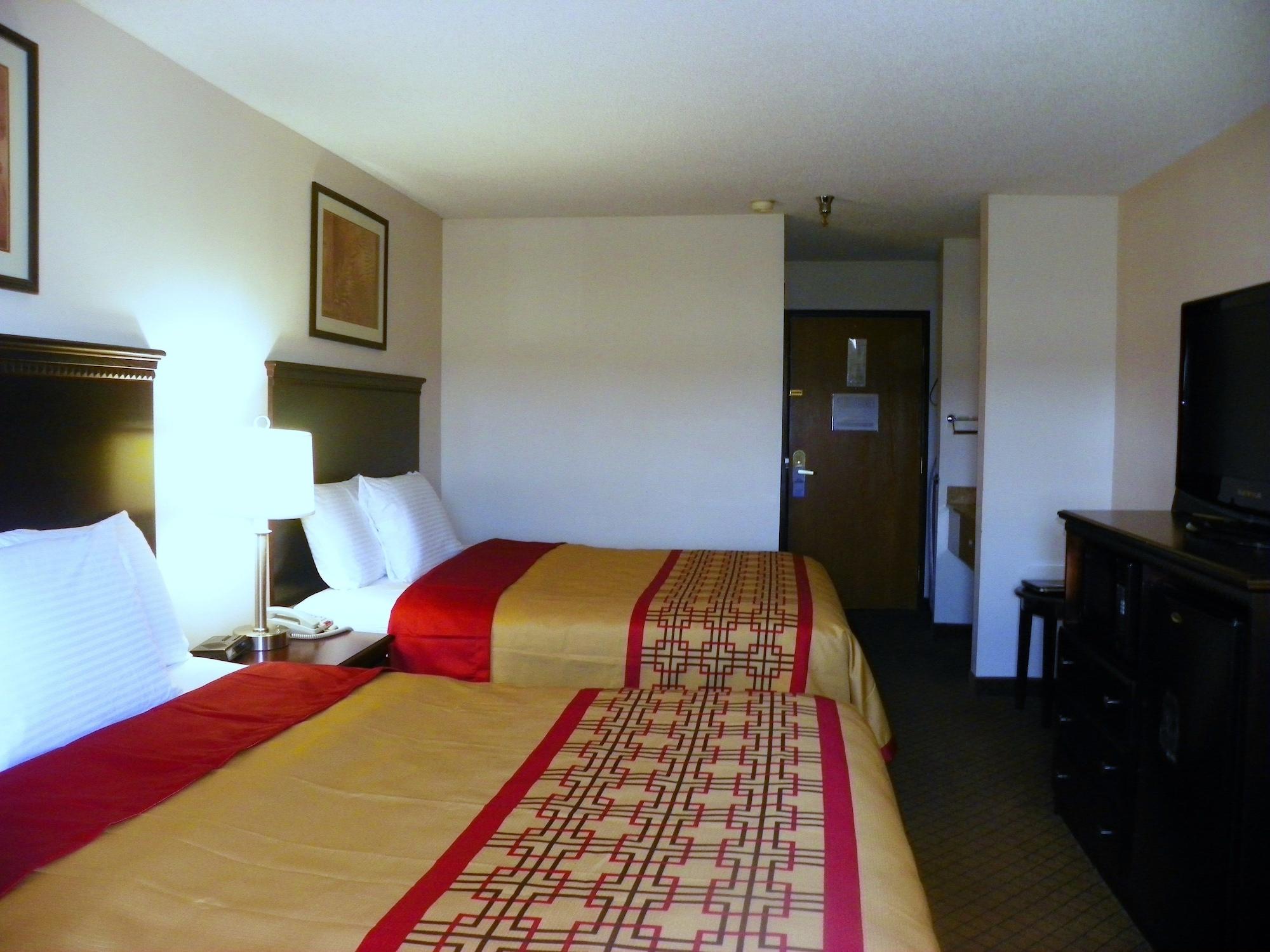 Royalton Inn & Suites Upper Sandusky Exterior photo