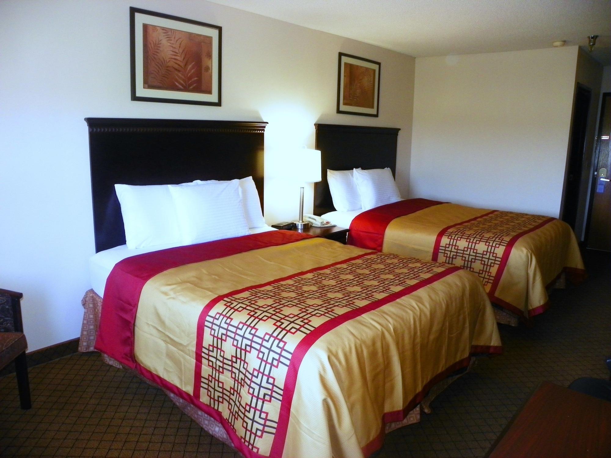 Royalton Inn & Suites Upper Sandusky Exterior photo