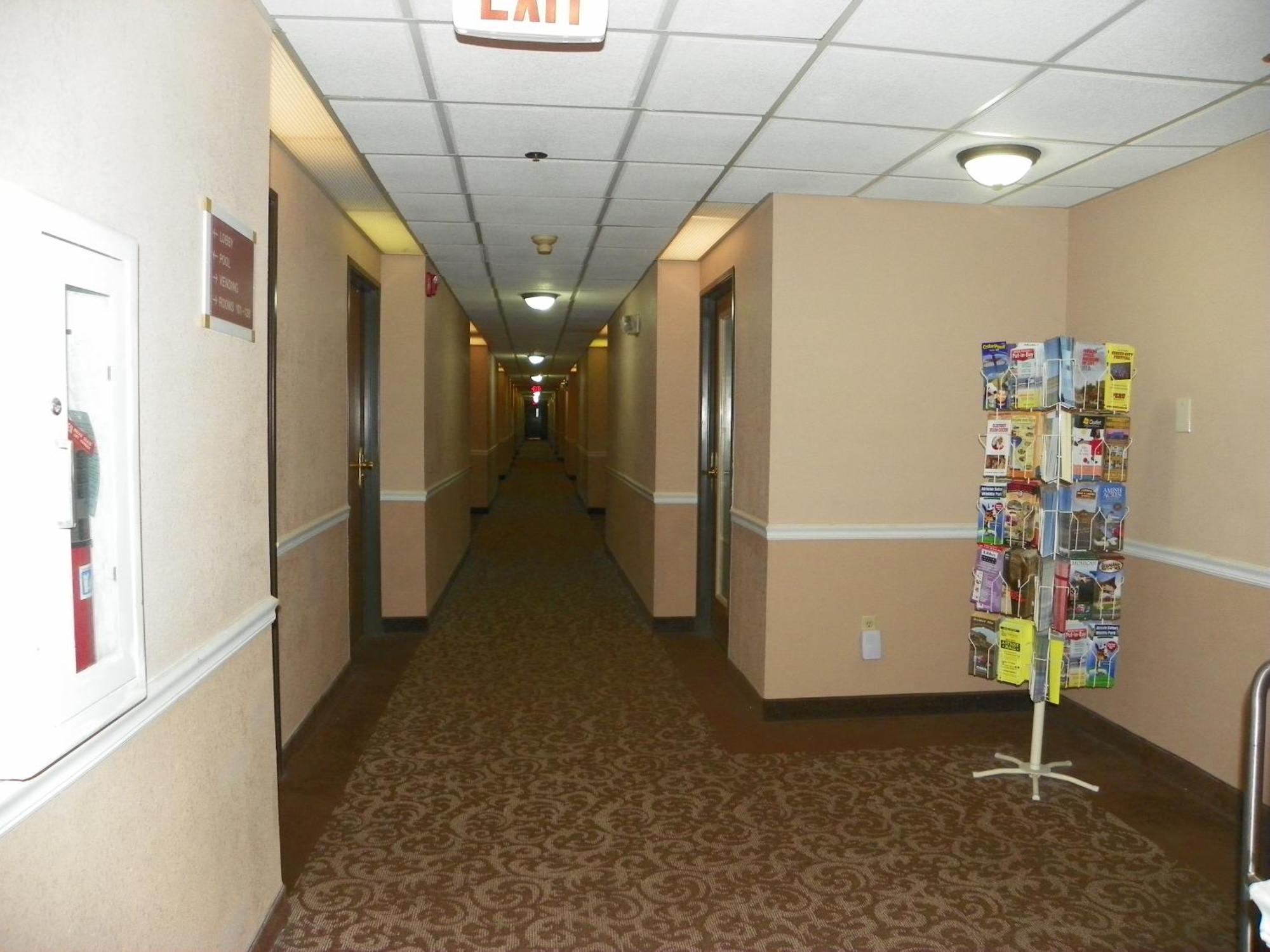 Royalton Inn & Suites Upper Sandusky Exterior photo