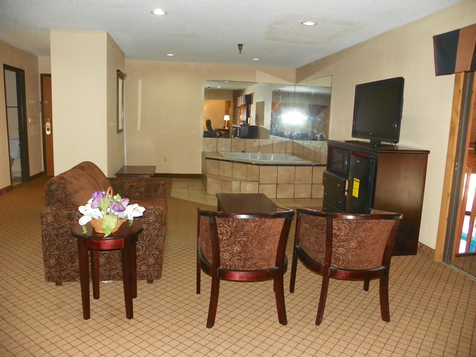 Royalton Inn & Suites Upper Sandusky Exterior photo